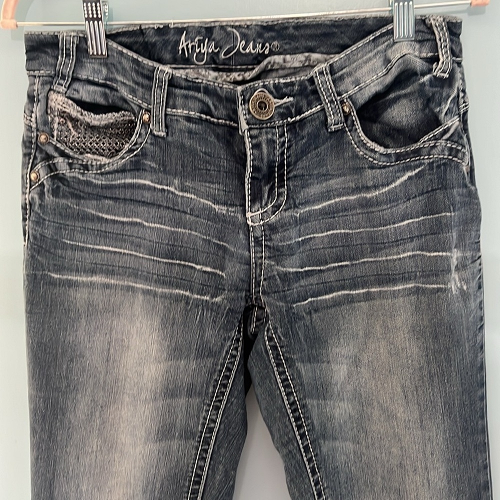 Size 9-10 very comfortable jeans.
